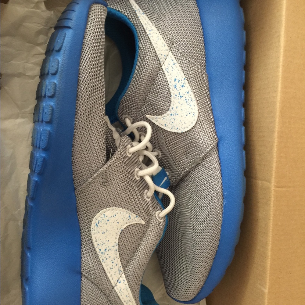 Blue and grey roches worn once