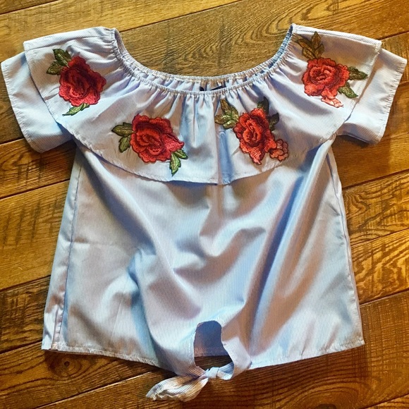 🔴50% OFF SALE🔴 Embroidered Off Shoulder Top - Picture 2 of 5