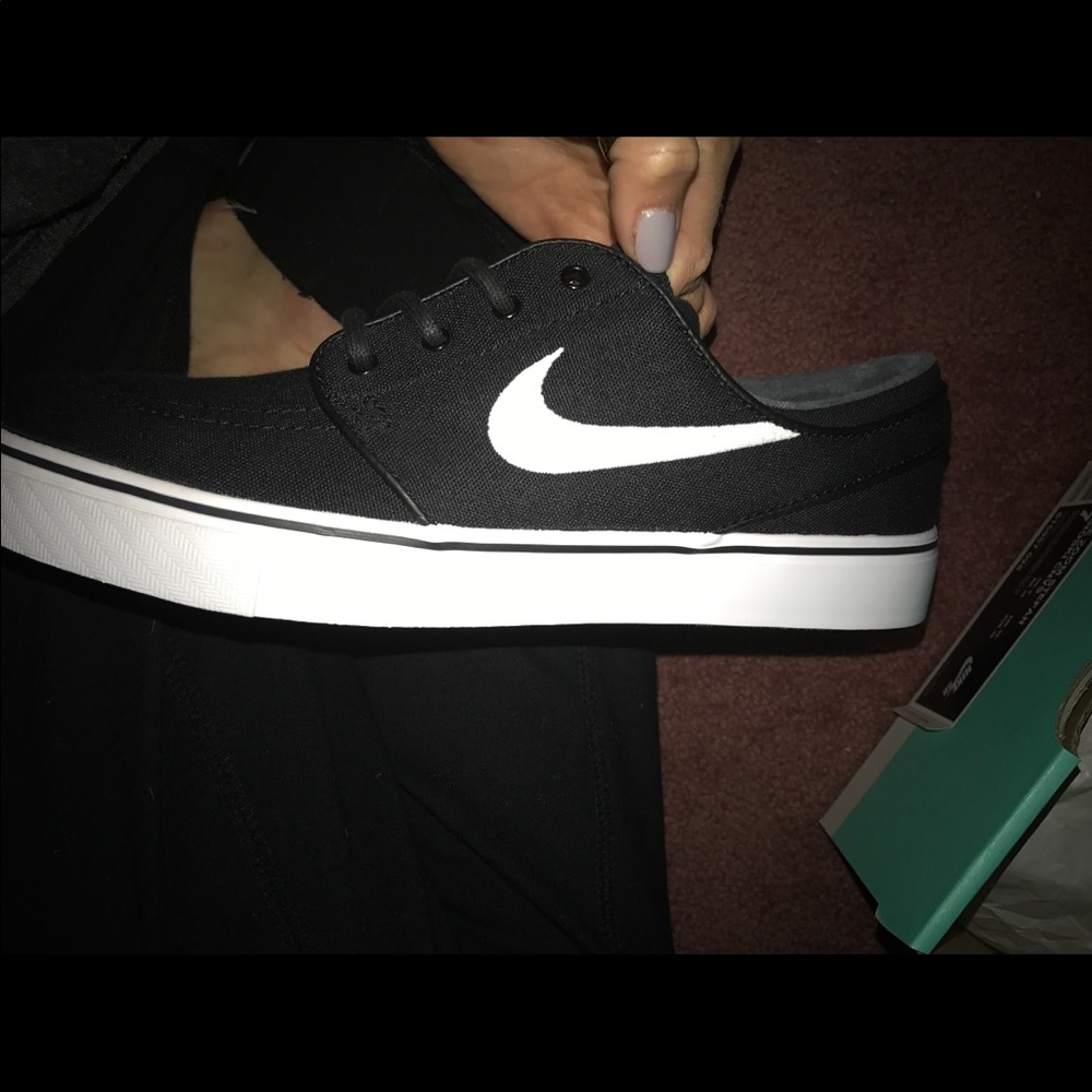 Nike SB Stefan Janoski
Black and white canvas