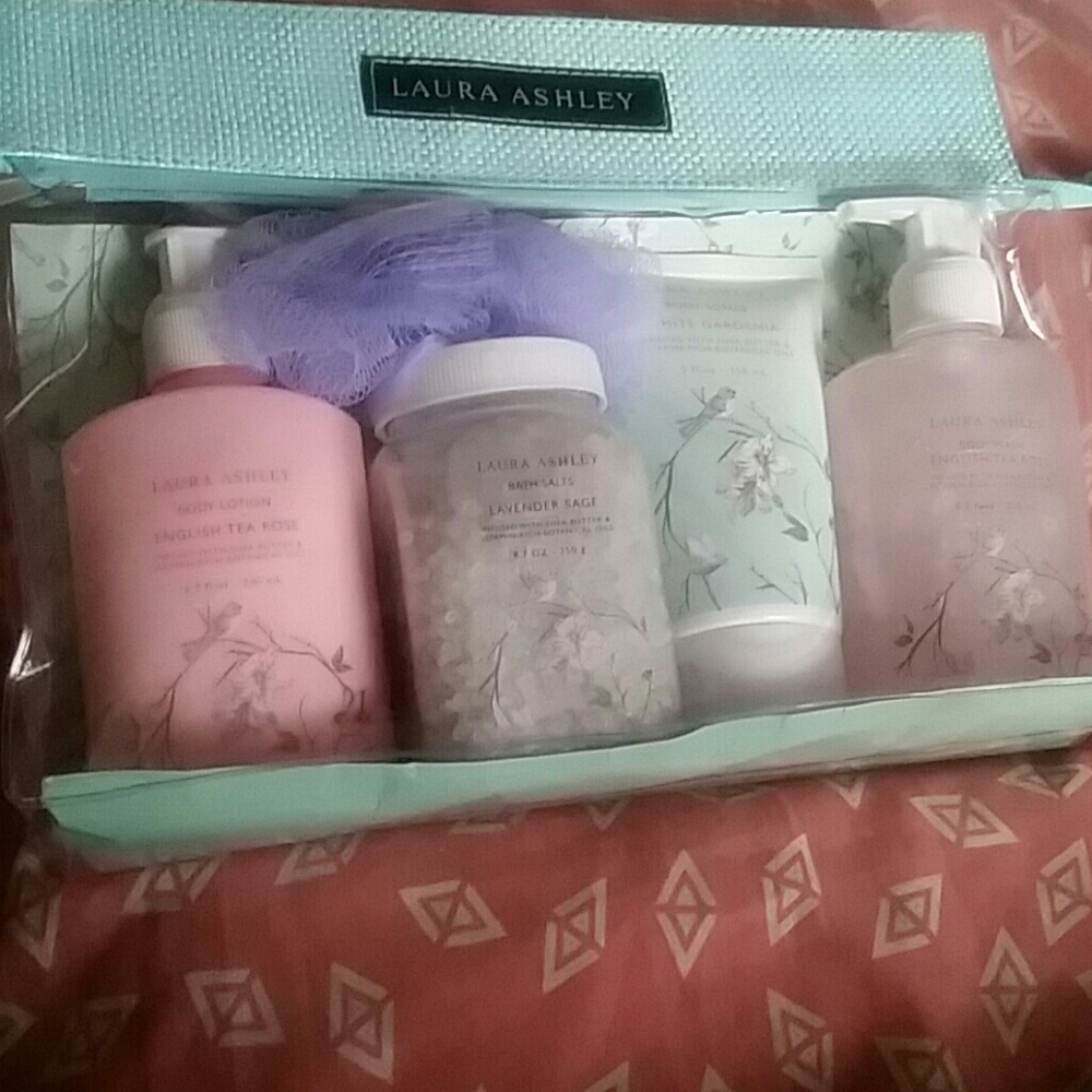 Laura Ashley 5 PC Bath Collection in Keepsake Bag