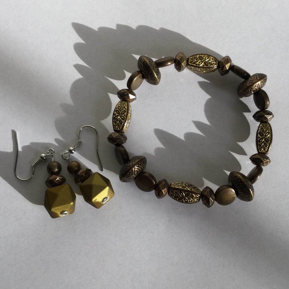 Goldish brown earrings with Bracelet