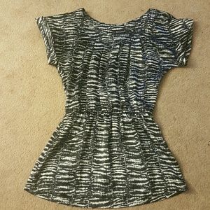 Black and white shirt sleeve top