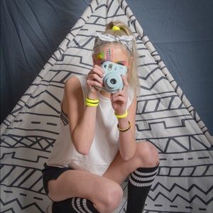 Meet your Posher, Claire