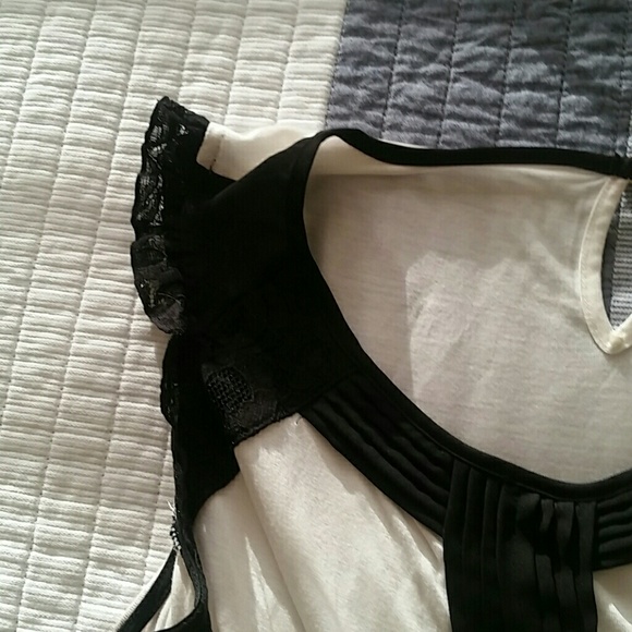 ELLE black and cream blouse (small) - Picture 2 of 2