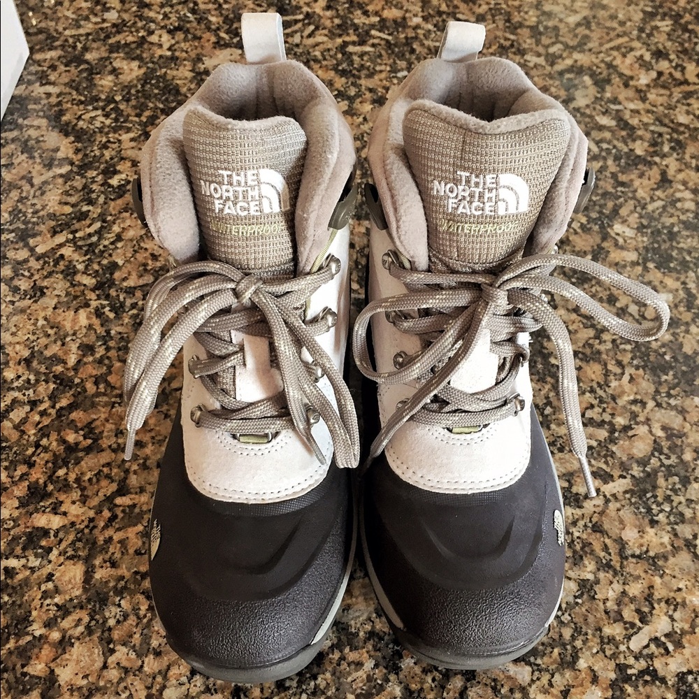 The North Face Women Chilkats winter boot Size 6.5