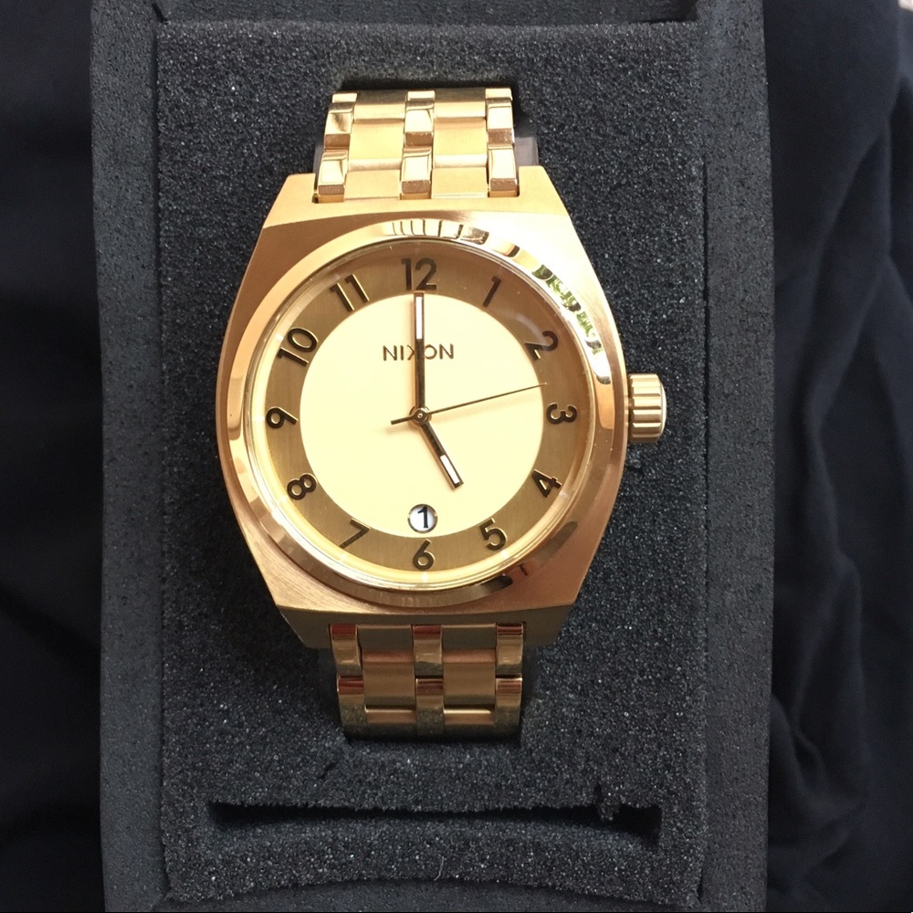 NIXON WATCH