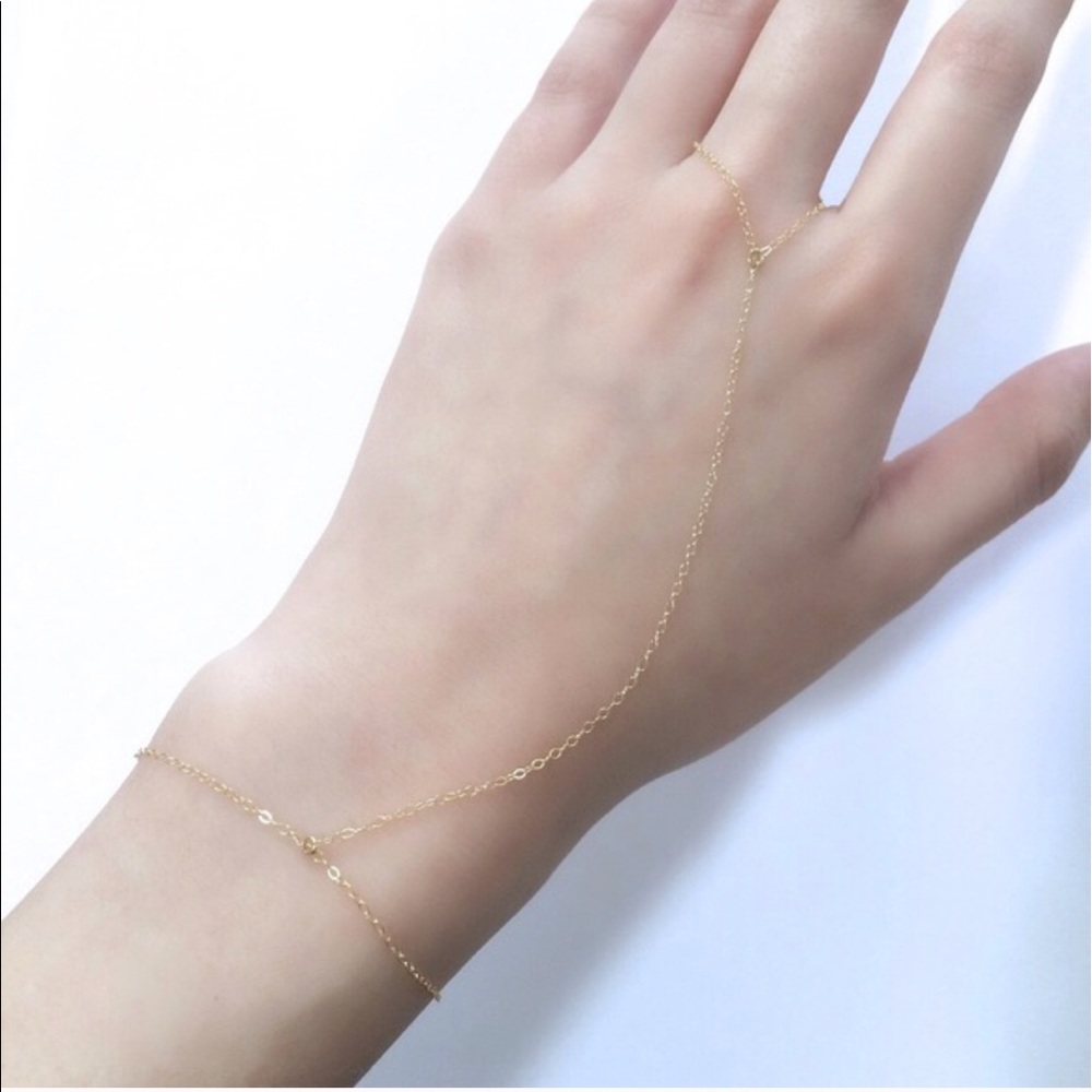 14k hand bracelet with pouch