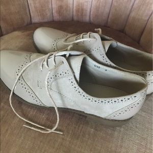 ModCloth pale pink and suede oxfords (size 8)
