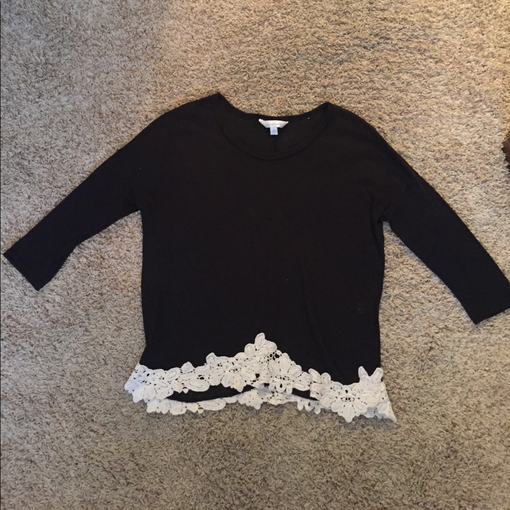 Black shirt with crochet trim