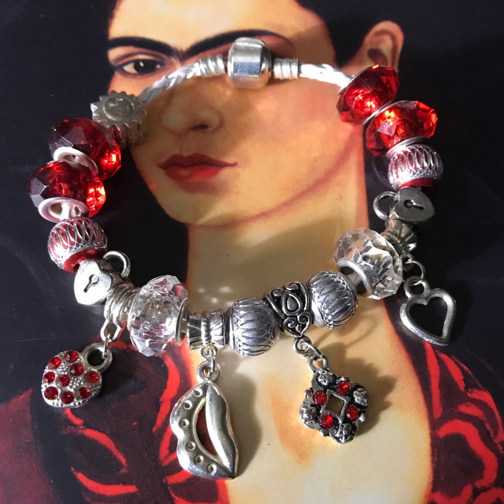 Charm bracelet size 7 in