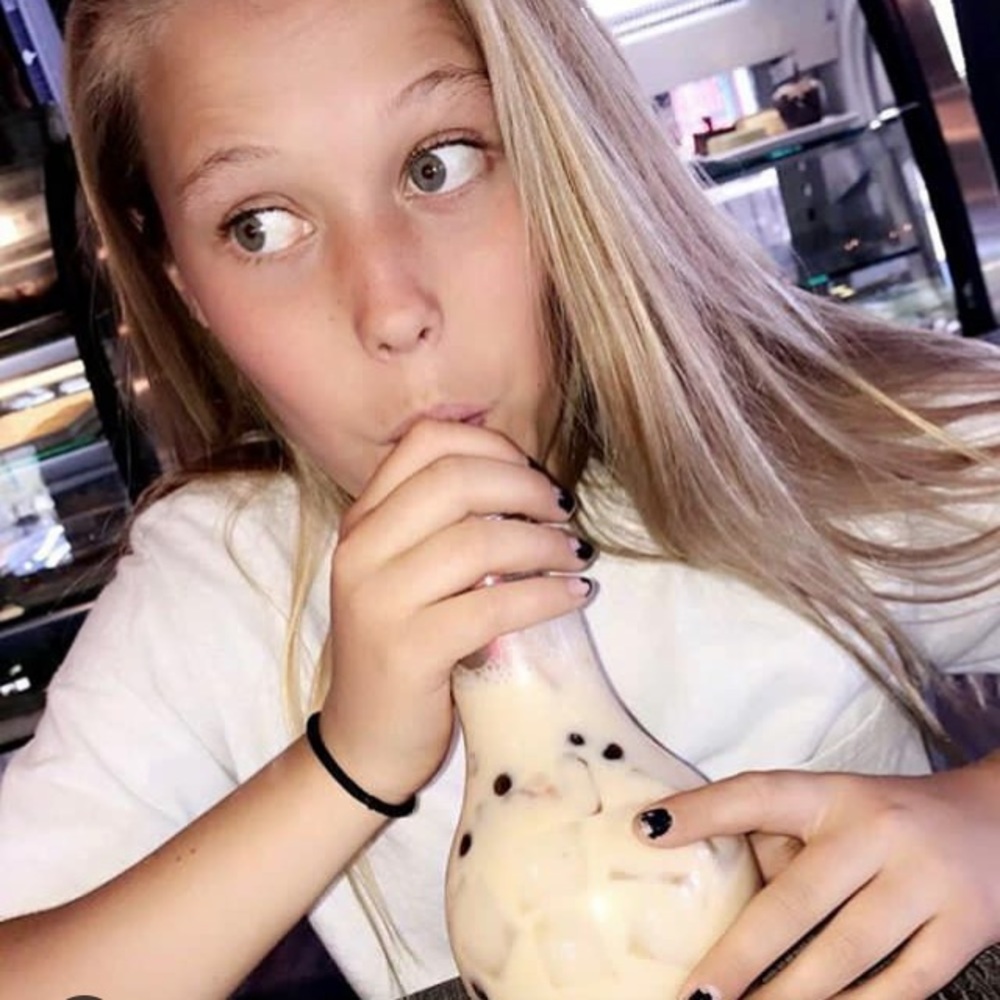 Meet your Posher, Ella