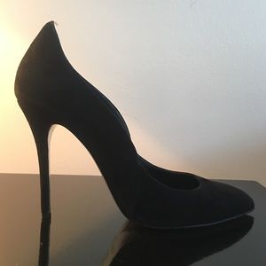 Oscar de la Renta Black Suede Pump w/ Silver Sole
