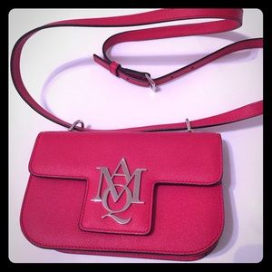 Alexander McQueen insignia clutch😱💯KABSBoutique
