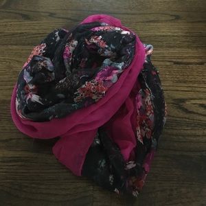 Never worn infinity scarf pair