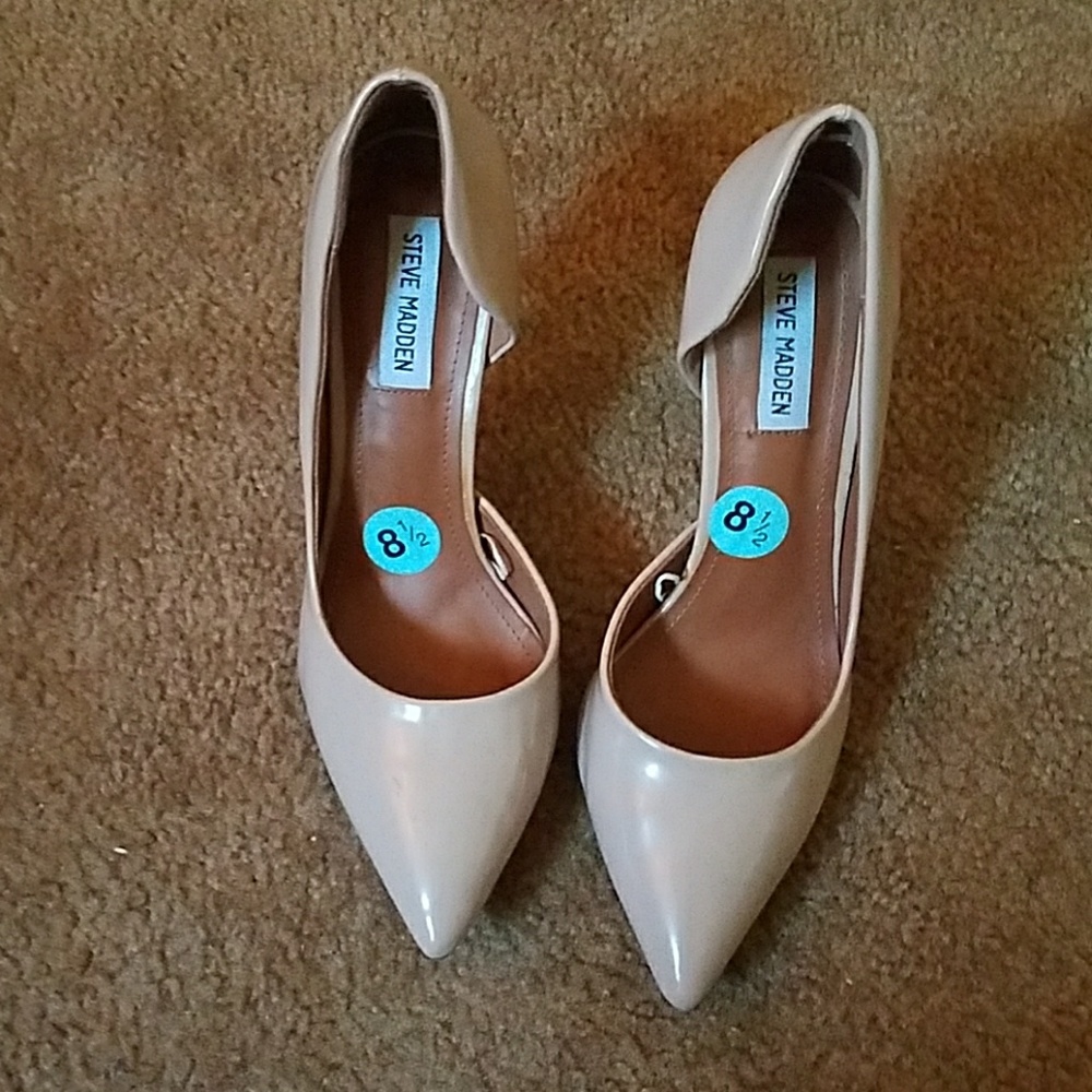 AUTHENTIC Steve Madden nude pumps
