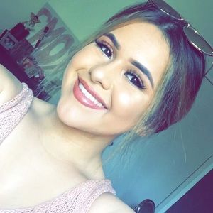 Meet your Posher, Alexia