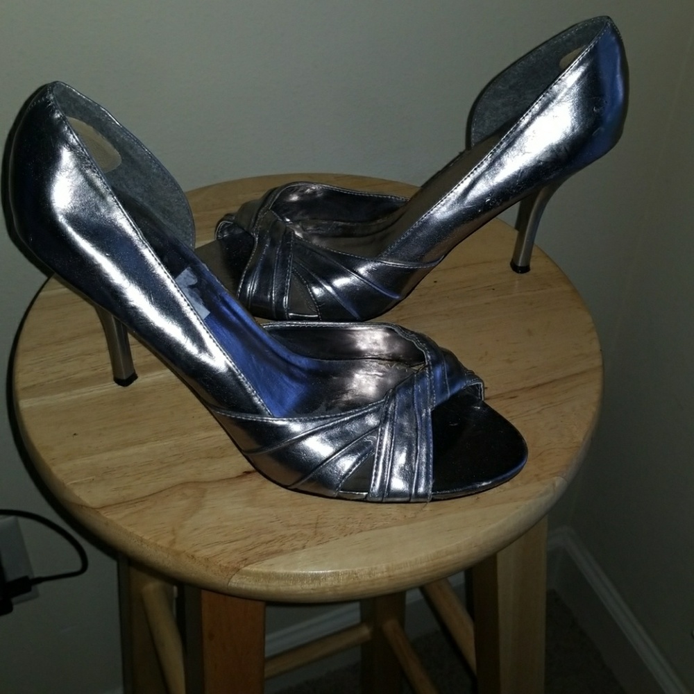 Gorgeous Pewter Peep Toe Heels