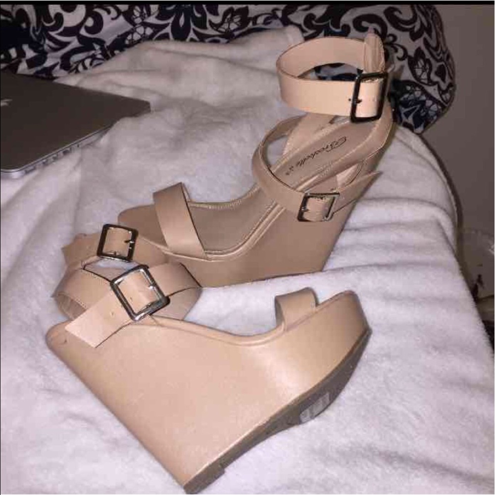 Nude wedges
