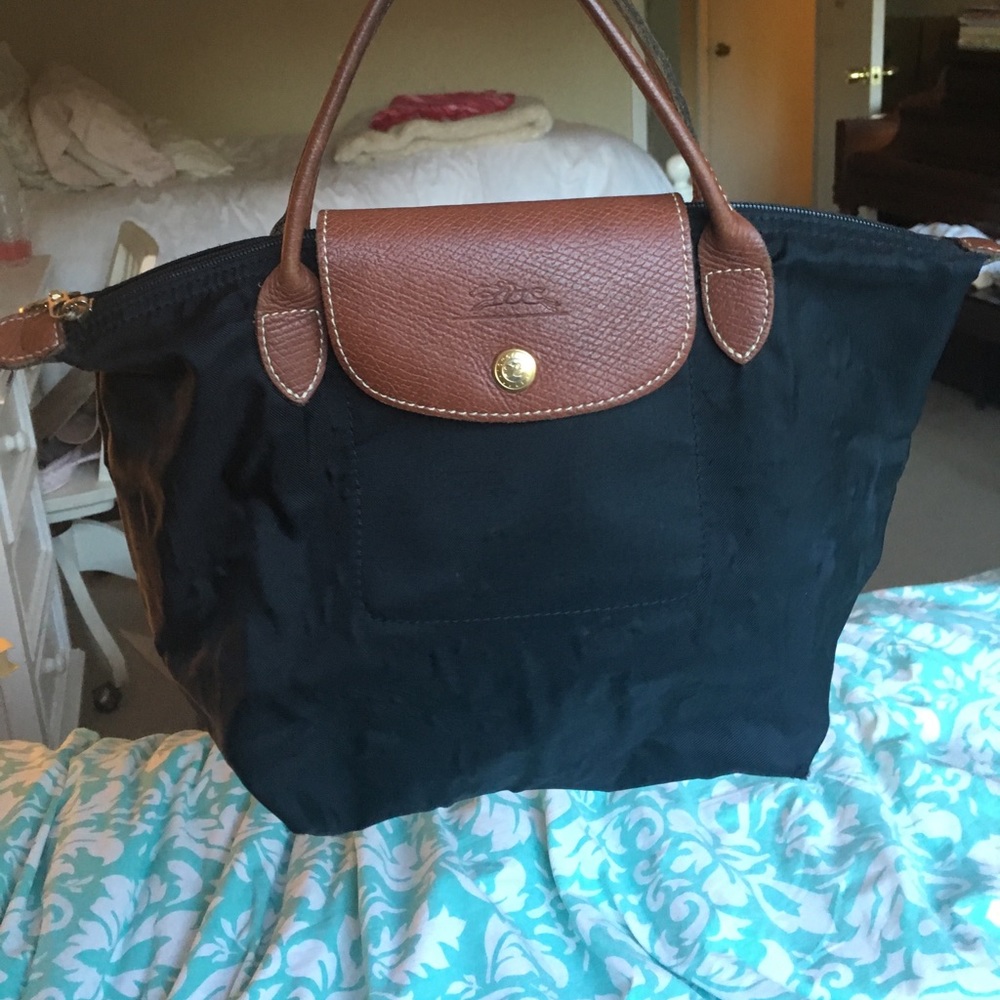 Small black longchmp