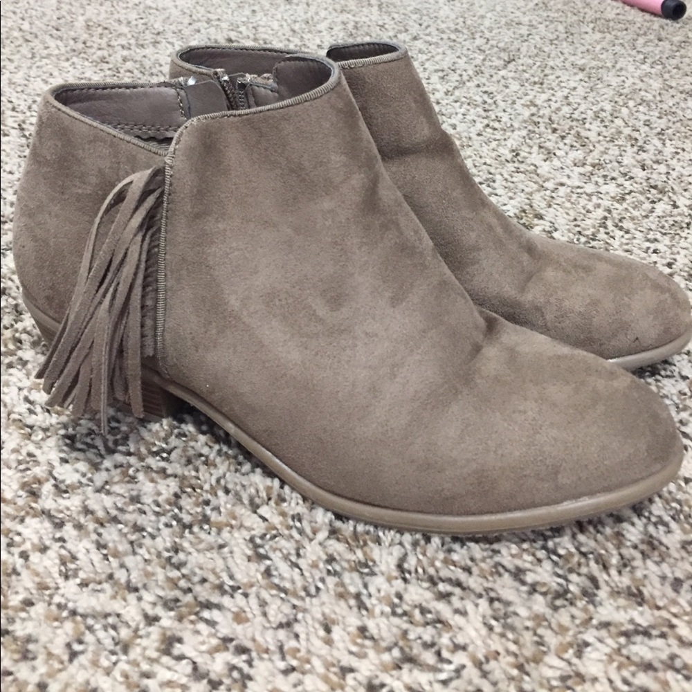 Super cute brown fringe booties