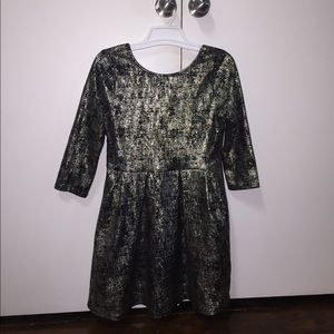 Black and gold 3/4 sleeve dress