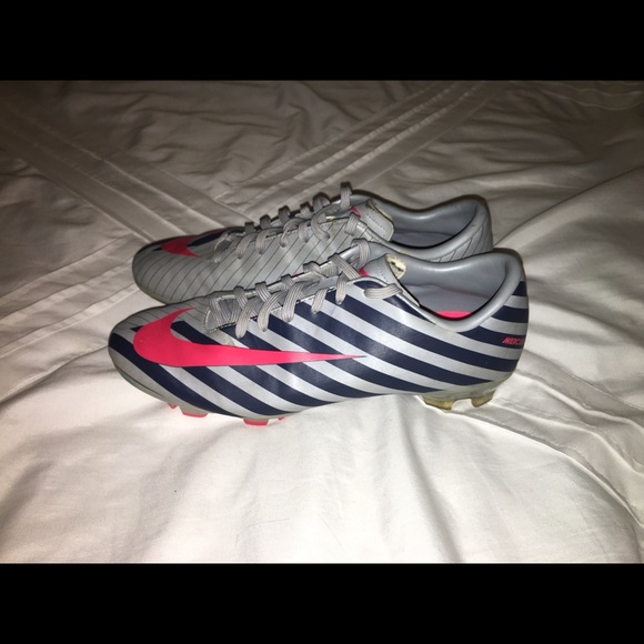 NIKE MERCURIAL Soccer Cleats - Picture 2 of 6
