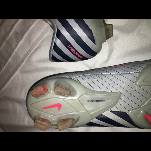 NIKE MERCURIAL Soccer Cleats - Picture 4 of 6