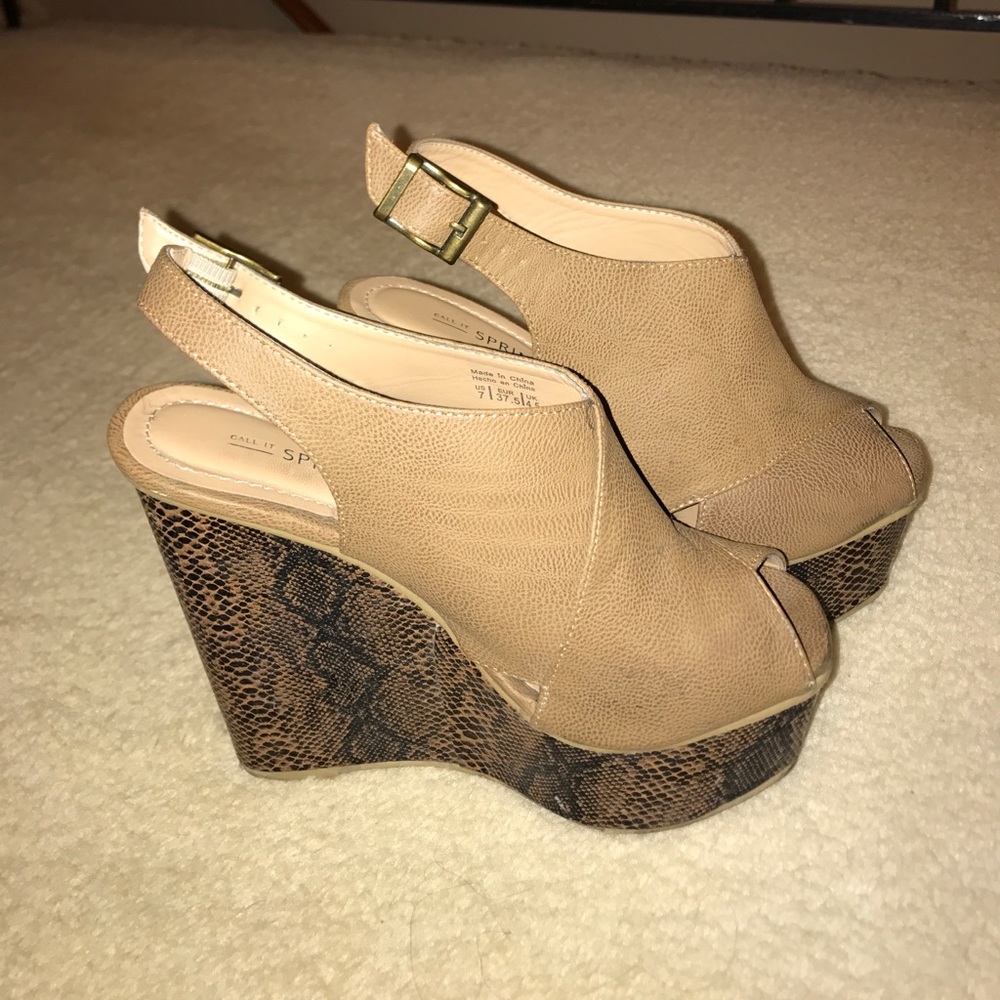 Call it Spring Wedges perfect condition!