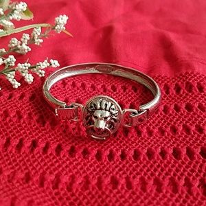 Lion head door knocker style bangle