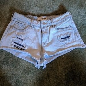 Light wash distressed demin shorts