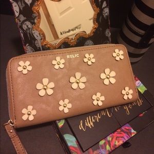 Relic Daisy Wallet