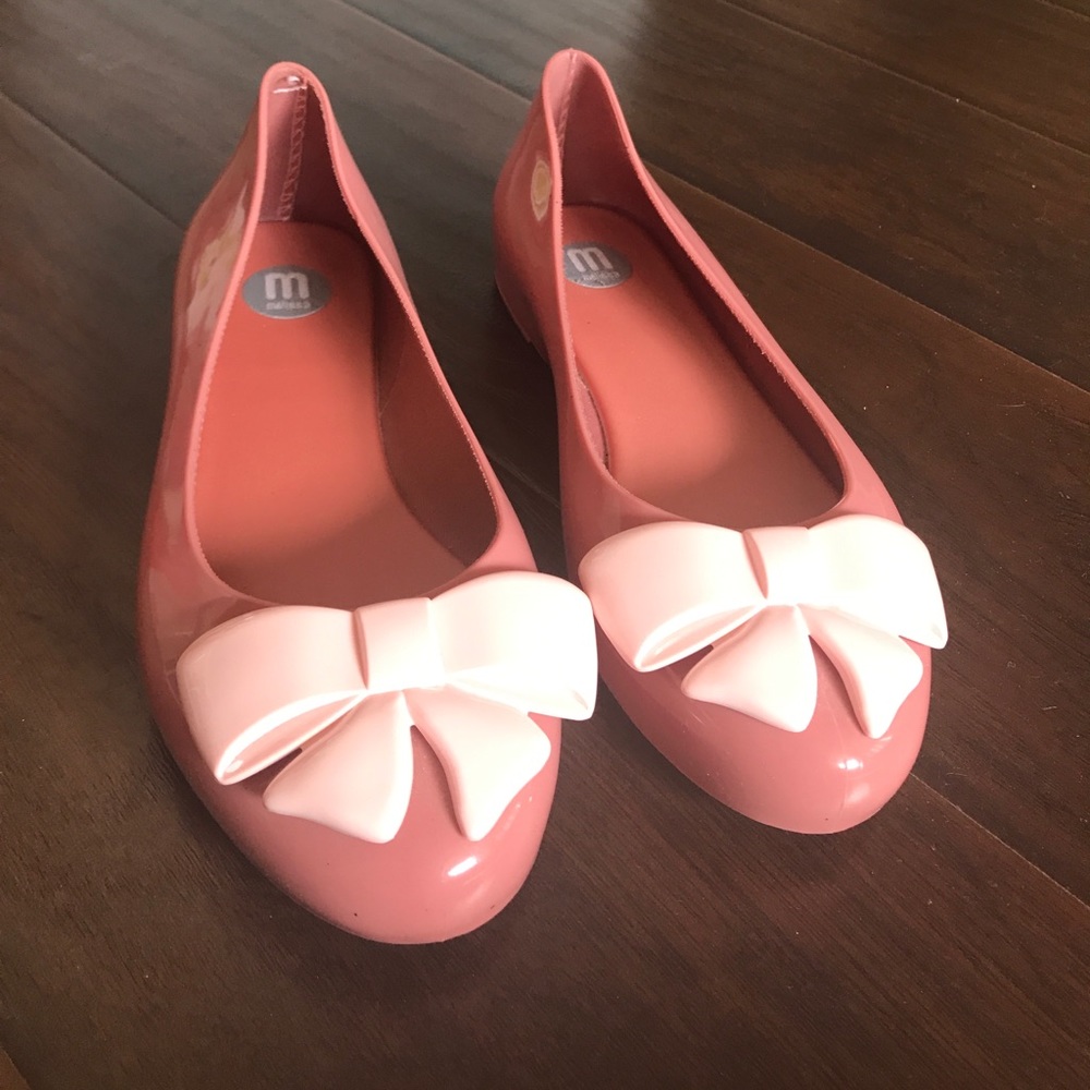 NWT Melissa Wanting edition. Size 5 - Brand new!