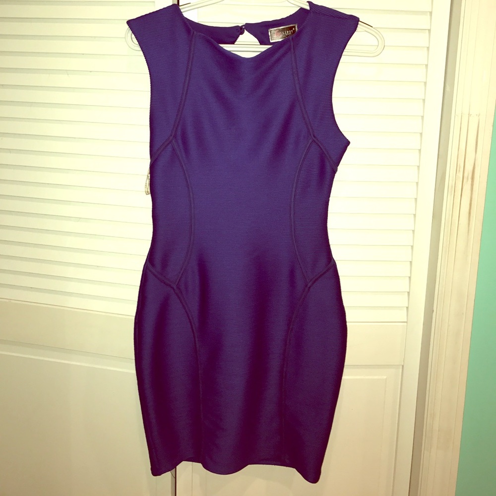 Tight, cute blue dress! Little back opening