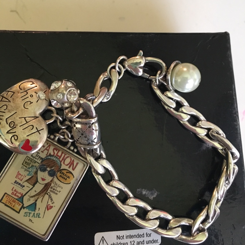 Fashion charm bracelet