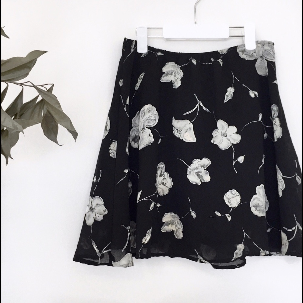Floral skirt black & white