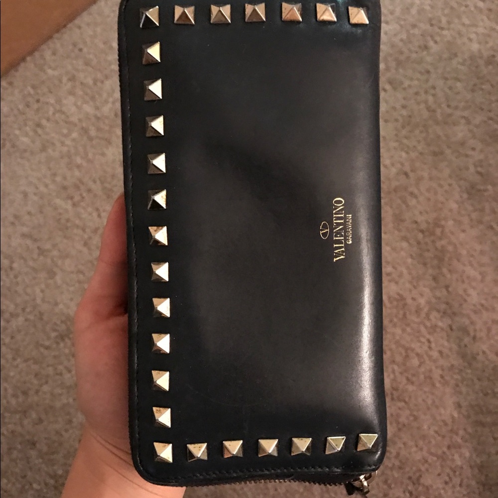 Valentino wallet AUTHENTIC ganrantee.