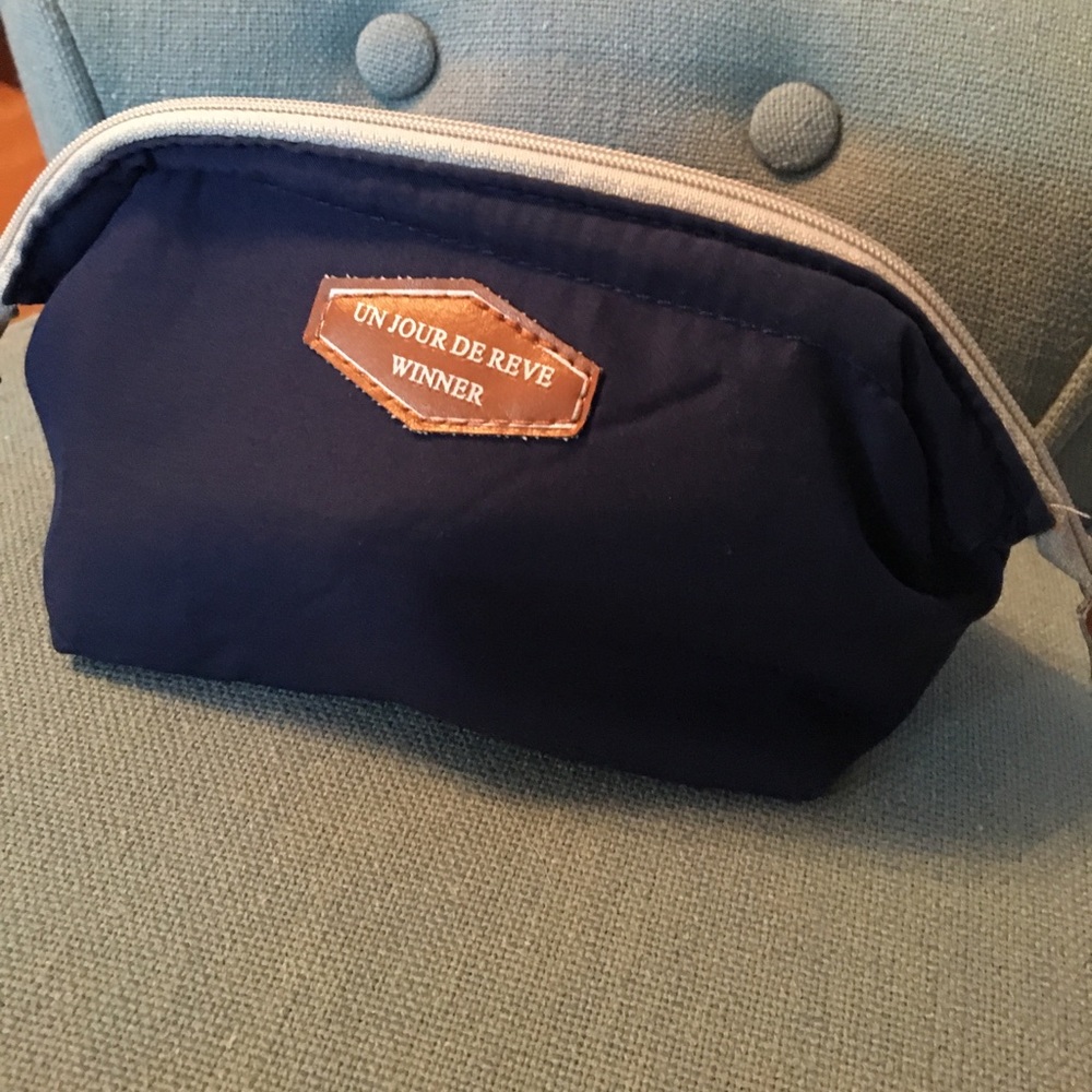 Un Jour De Reve Winner makeup bag
