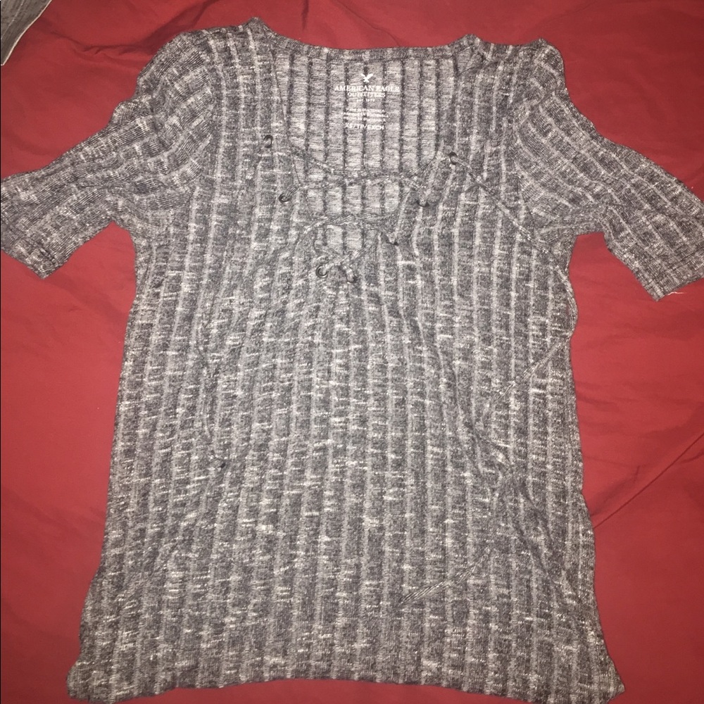 Gray stripped short sleeve shirt