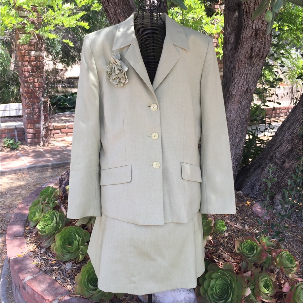 Career/church Suit