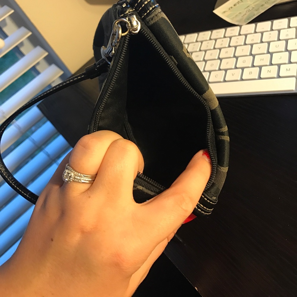 Coach wristlet - Picture 5 of 6