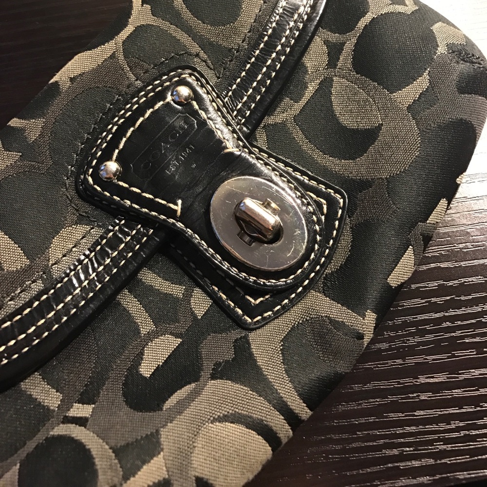 Coach wristlet - Picture 6 of 6