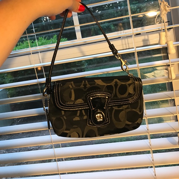 Coach wristlet - Picture 2 of 6