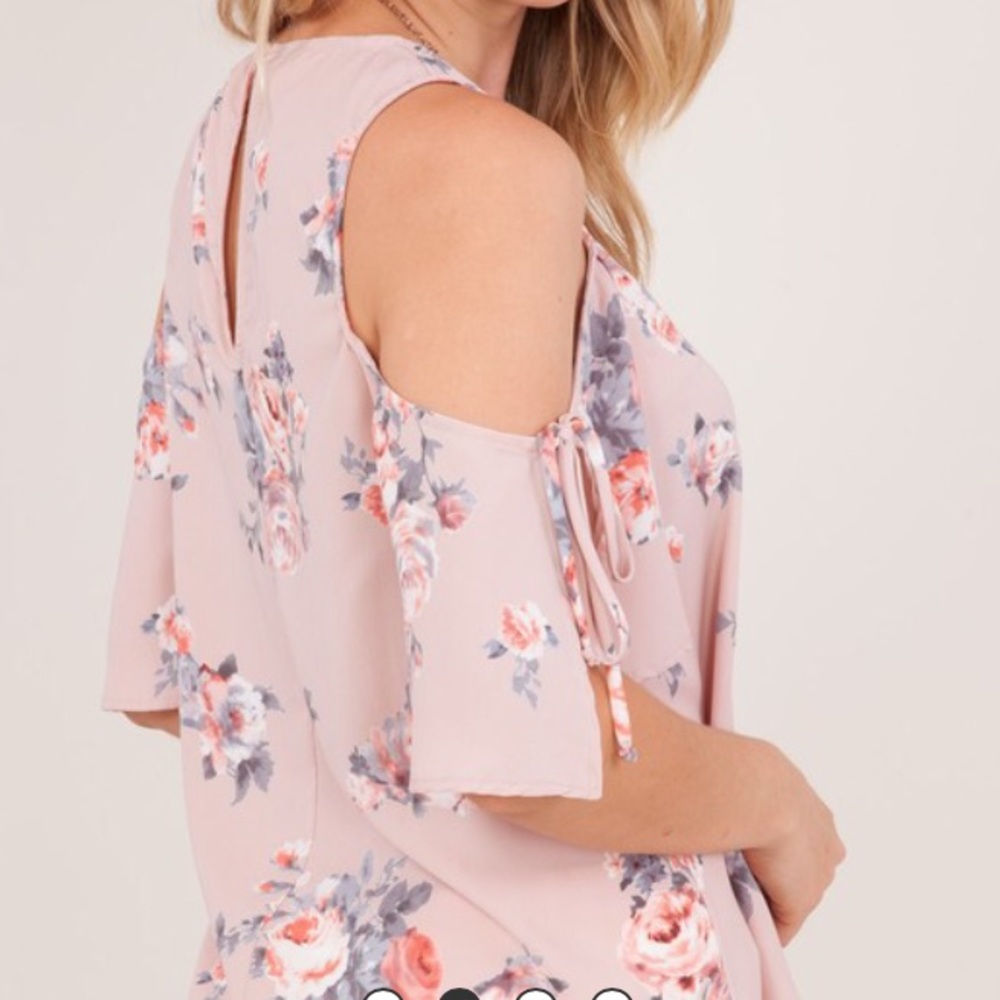 Small Gorgeous blush Floral top - Picture 2 of 5