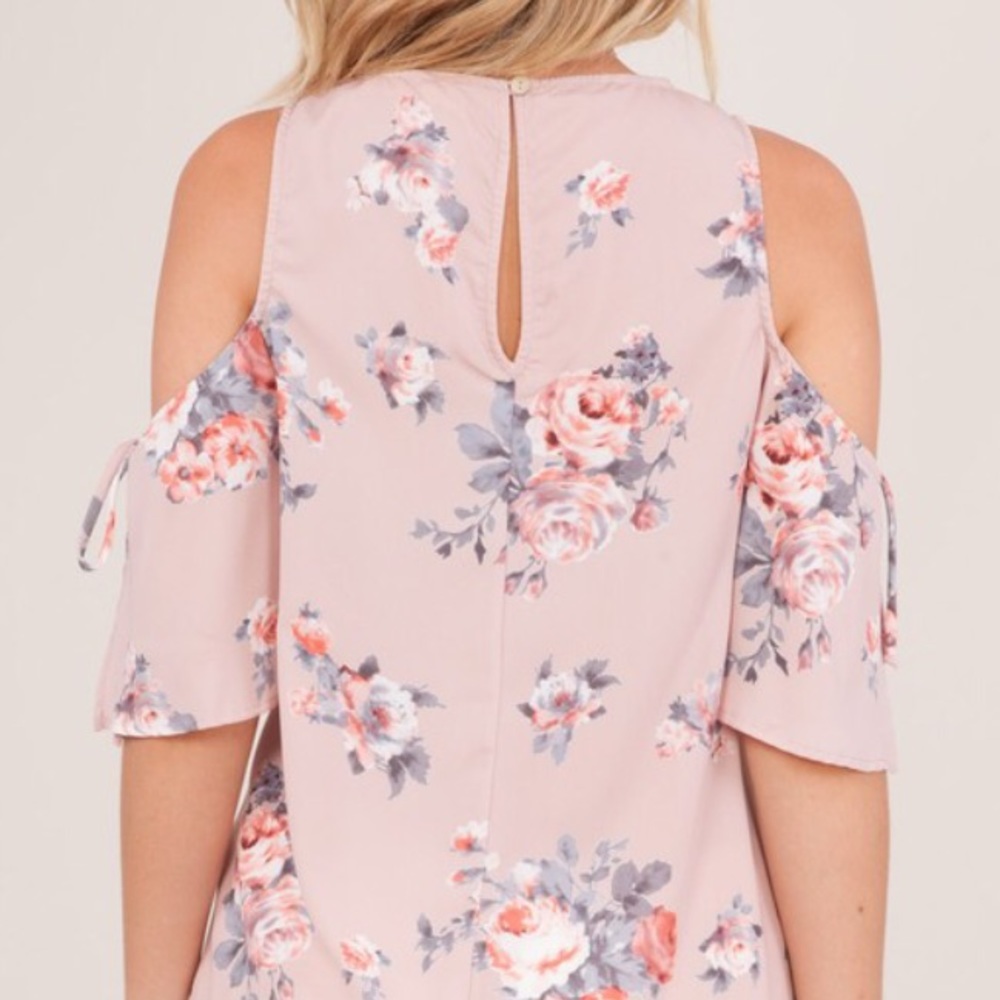 Small Gorgeous blush Floral top - Picture 3 of 5