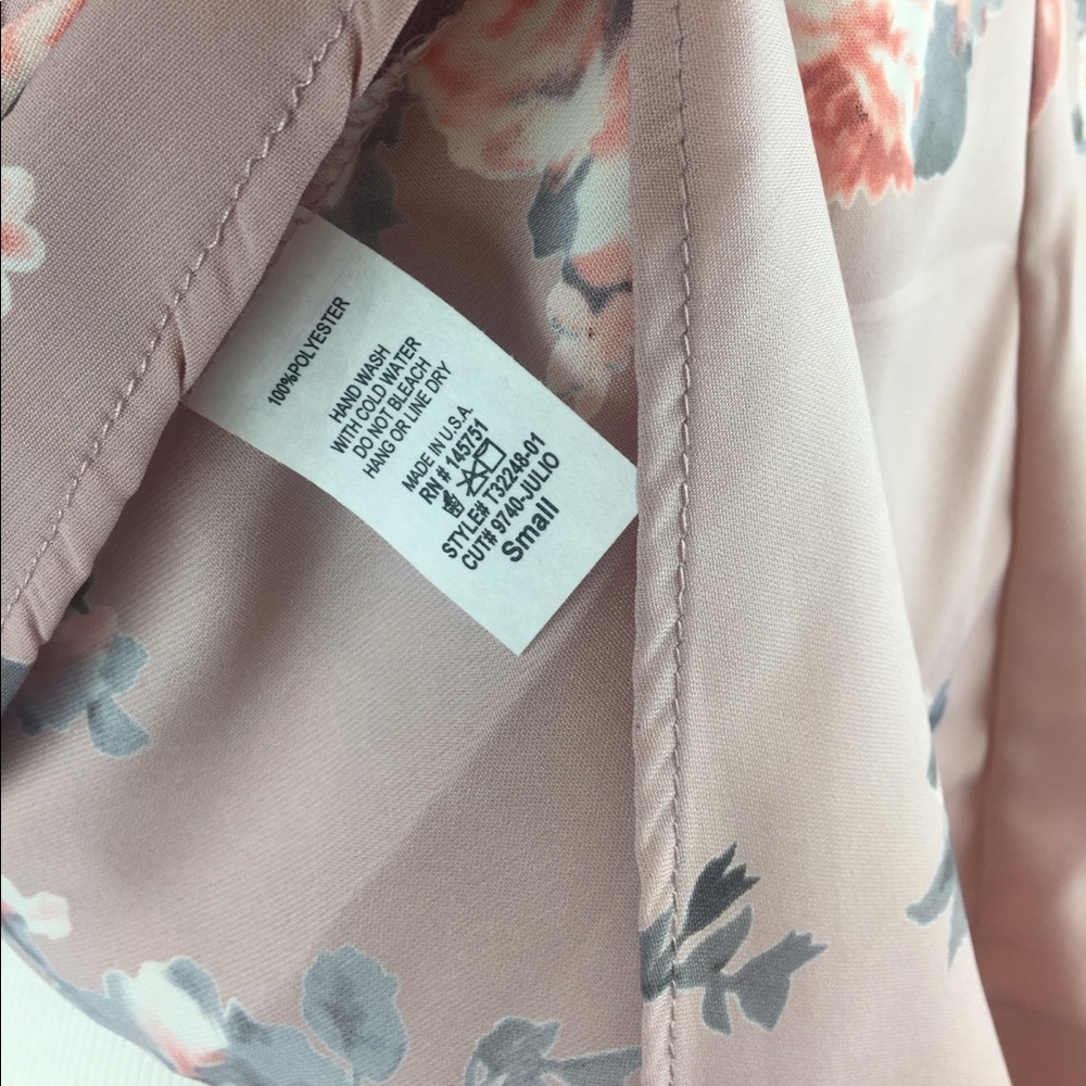 Small Gorgeous blush Floral top - Picture 5 of 5