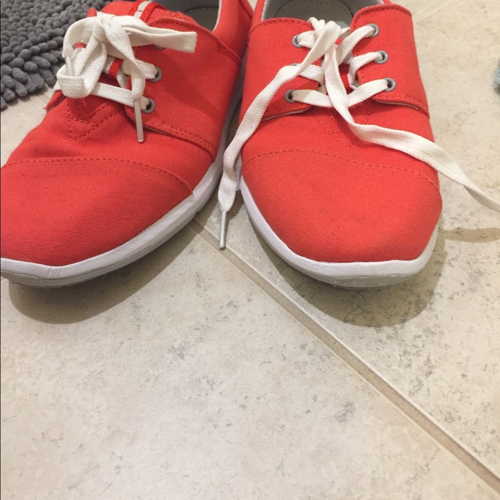 Orange Toms