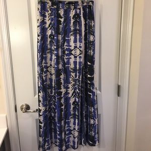 Printed Maxi Skirt. Size L.