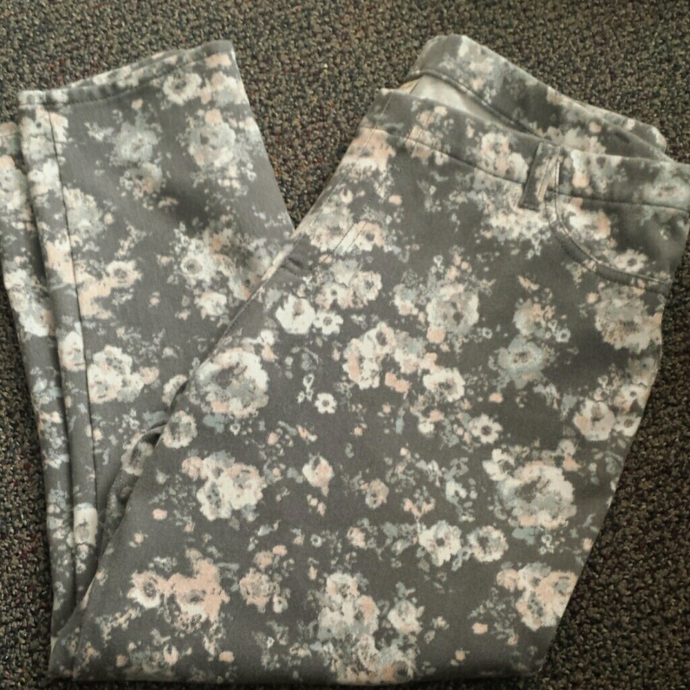 Super Comfy Floral Print Jegging Capris