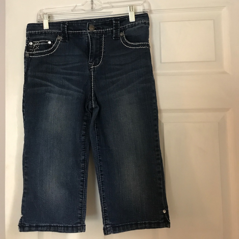 Adorable embellished jean Capri's.