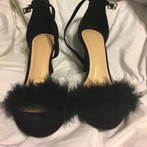 Open toe heels with fur
